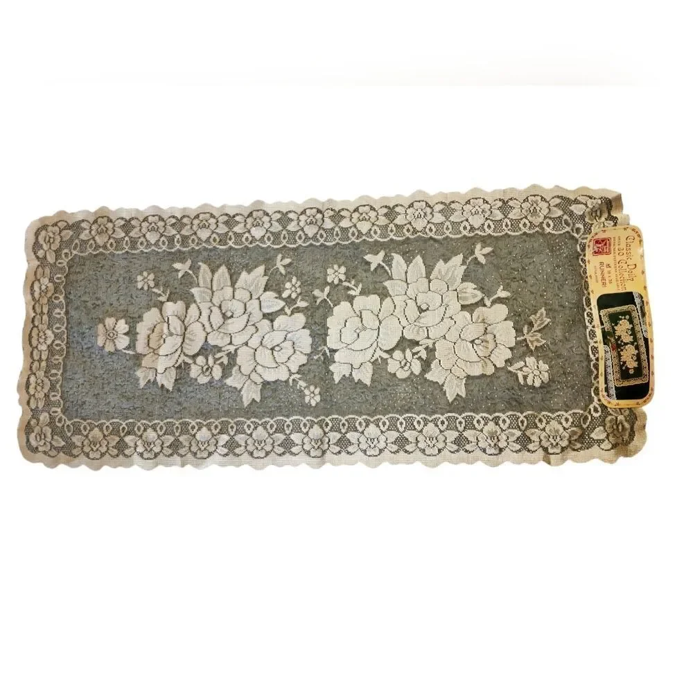 NWT Vintage lace doily runner